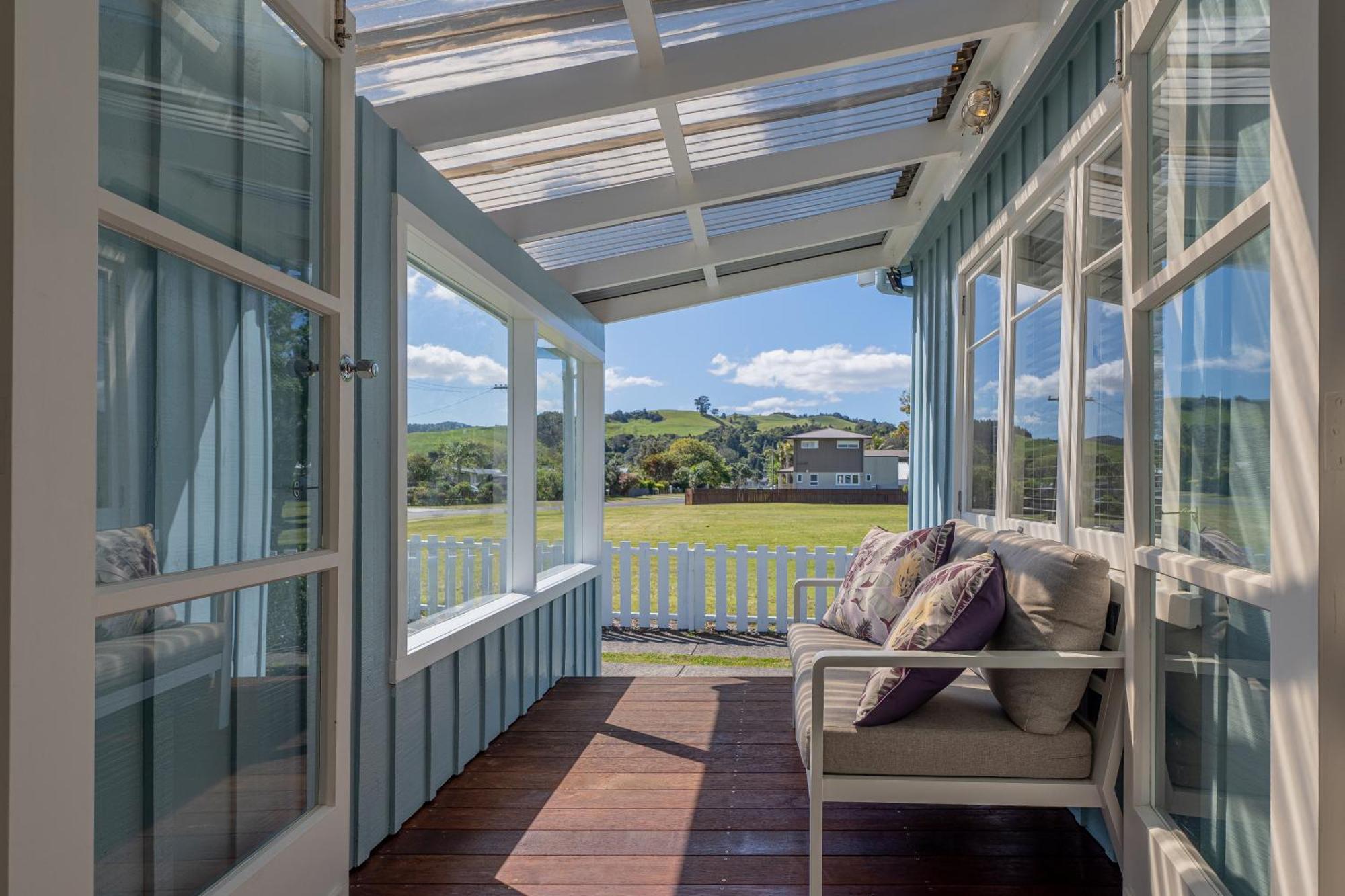 Blue Belle Cottage Whitianga Exterior foto